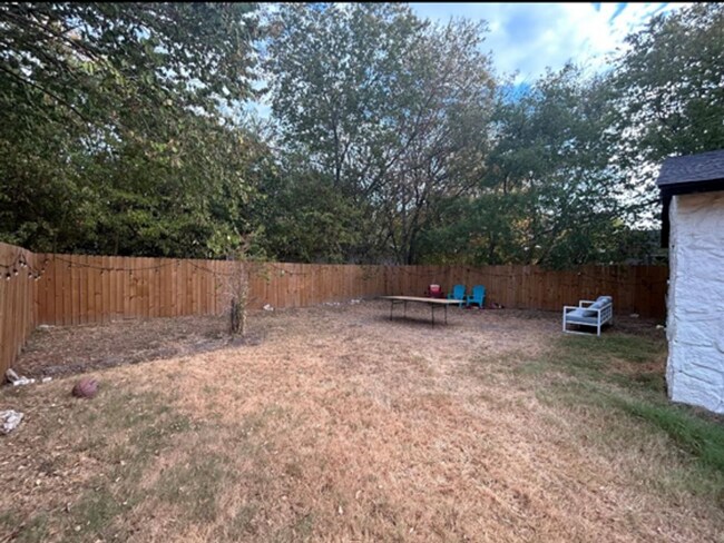 Building Photo - 1213 Lily Terrace