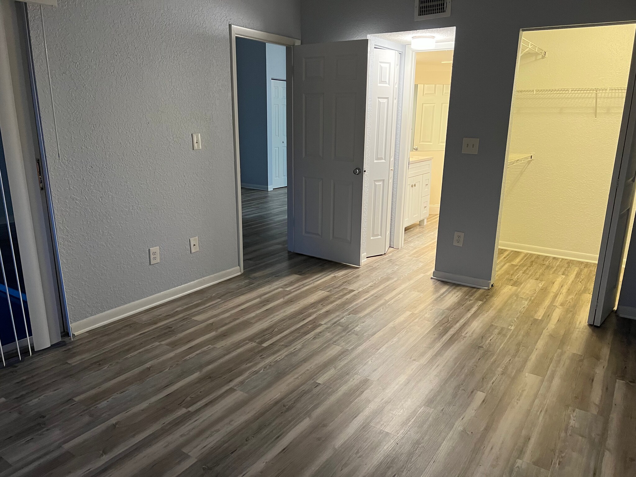 Building Photo - 2871 N Oakland Forest Dr