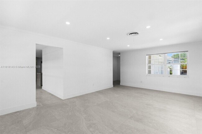 Building Photo - 2070 NE 54th Ct