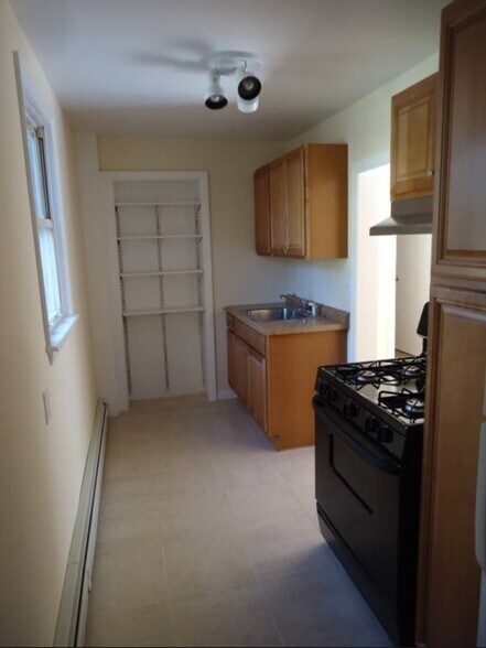 Kitchen - 6 Intervale Ave