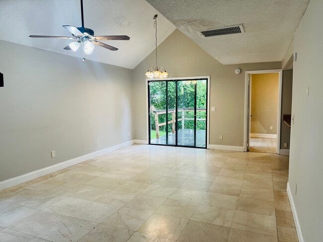 Building Photo - 818 Libra St