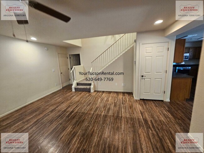 Building Photo - 3/2 & a Loft, AC off of River Road near Oracle Road