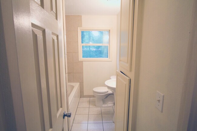 Full Bathroom 1 - 2369 Coronet Pl