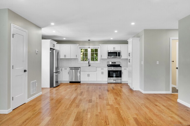 Building Photo - 33 West End Ave