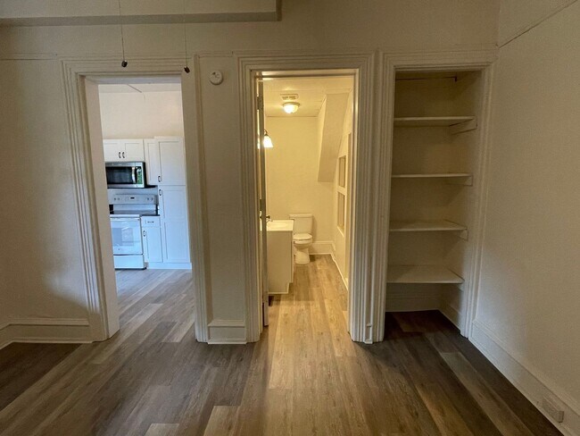 Building Photo - 150 Walnut St