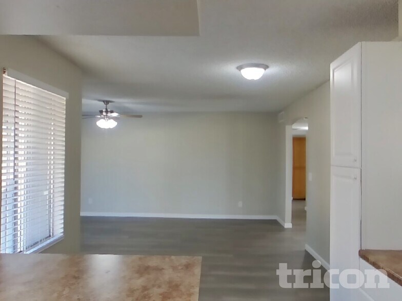 Building Photo - 5328 W Seldon Ln