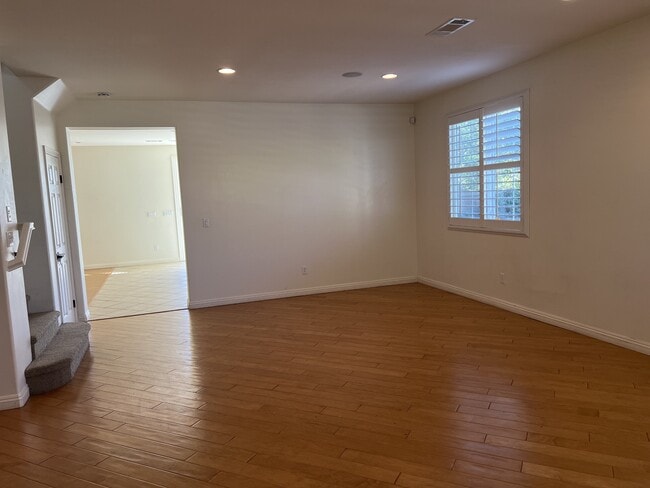 Building Photo - 5210 Village Green Ln