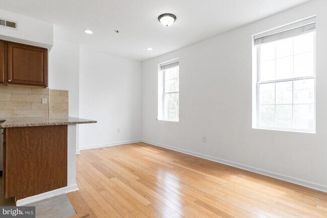 Building Photo - 227 E Girard Ave