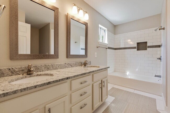 Building Photo - 1302 Crete Ln