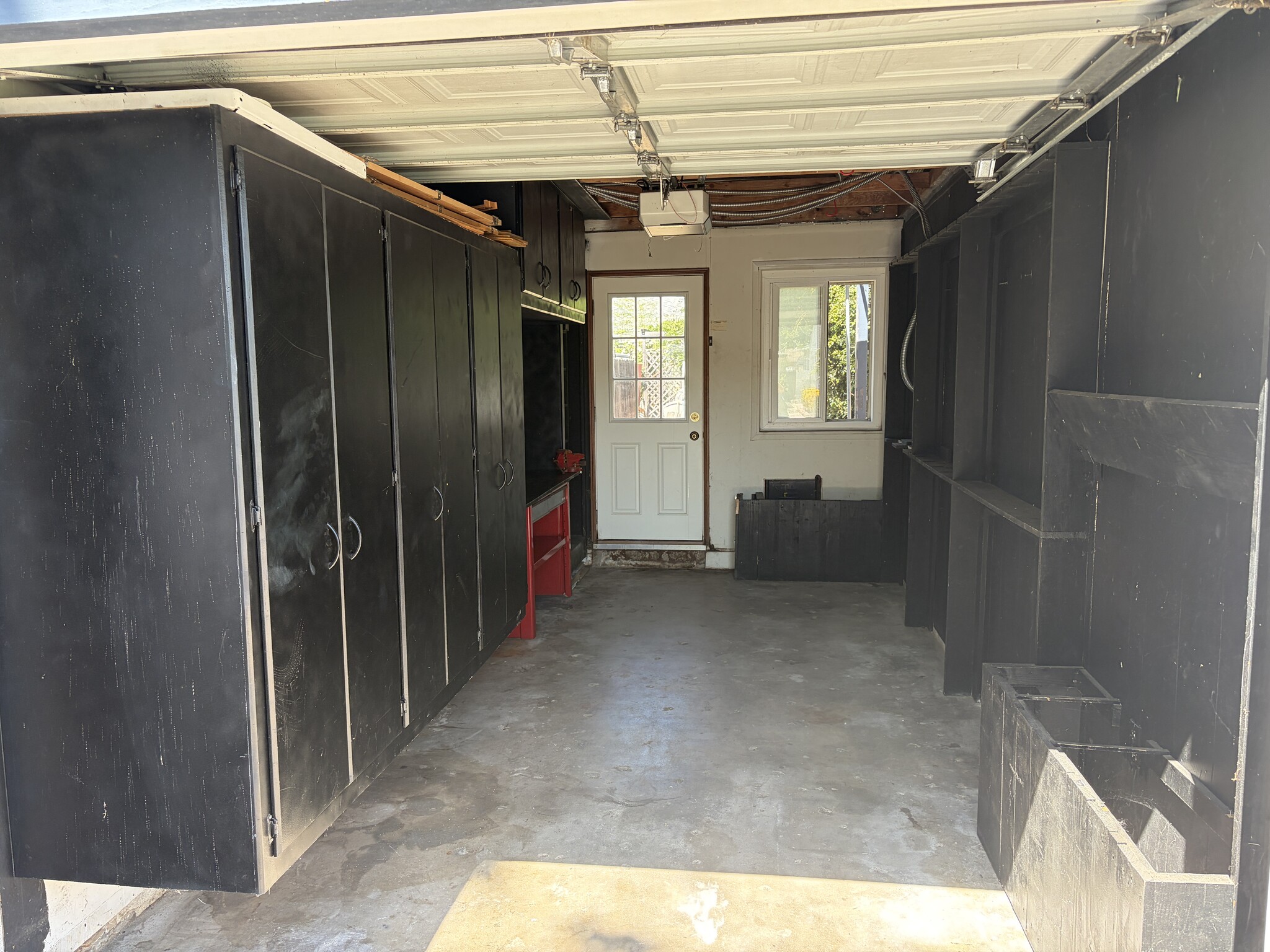 Building Photo - 2029 N Screenland Dr