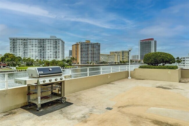 Building Photo - 1985 S Ocean Dr