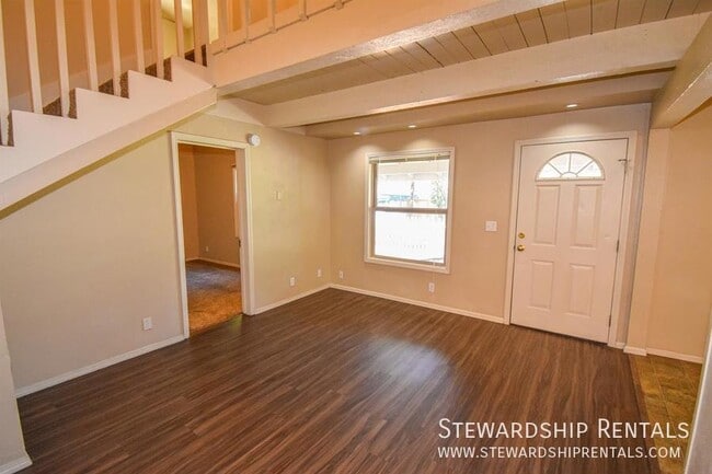 Building Photo - 2427 Miami Ln