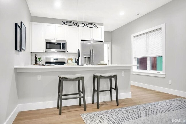 Building Photo - 1112 N Woodburn Ave