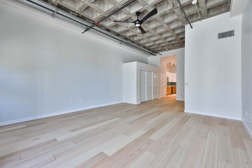 Living space - 3211 5th Ave