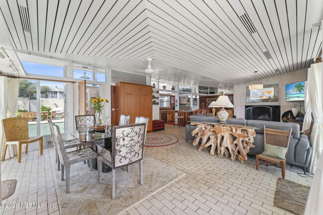 Building Photo - 2337 Seminole Rd