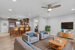 Building Photo - 5084 Matilda St