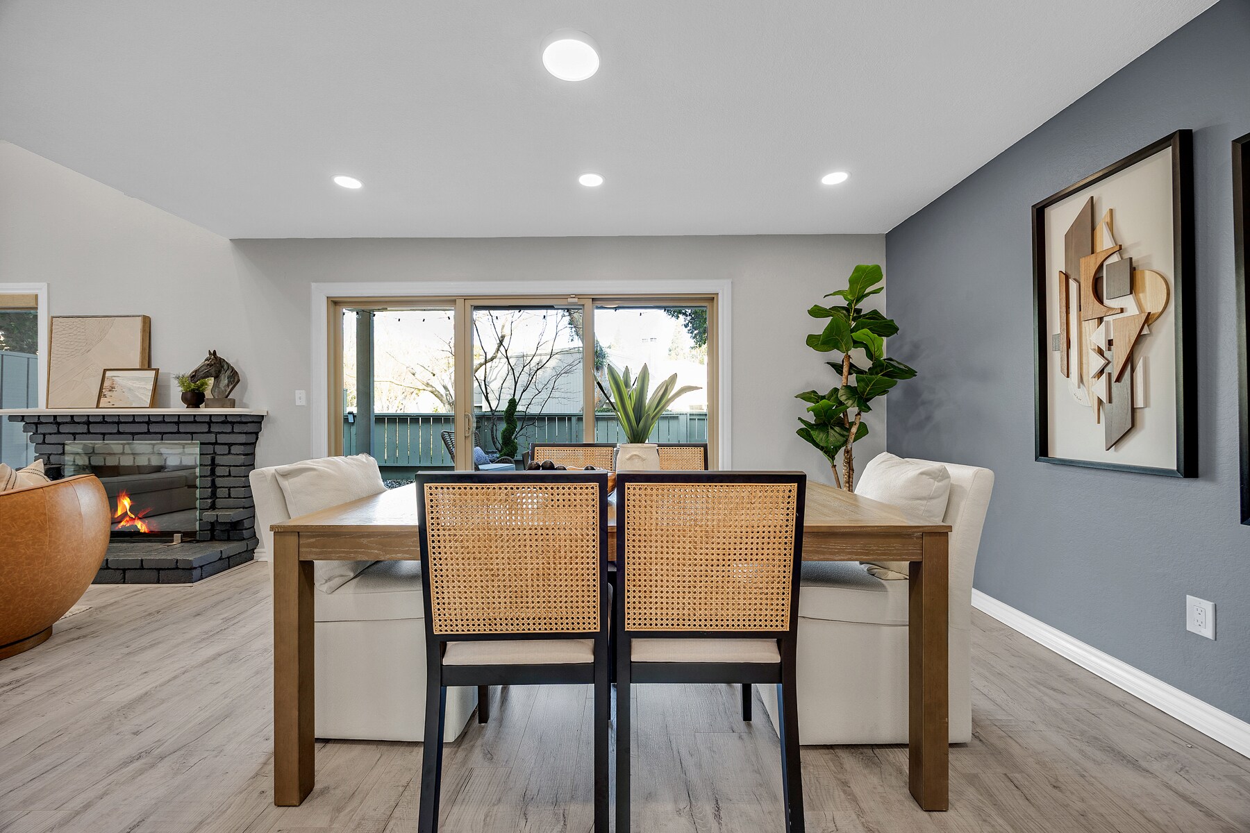 Building Photo - 7551 Maywood Dr