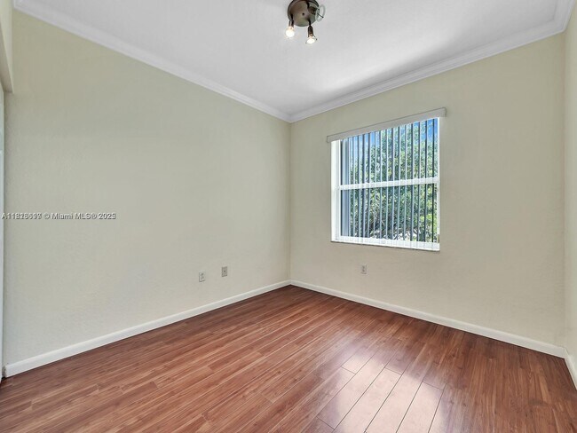 Building Photo - 858 NW 170th Terrace