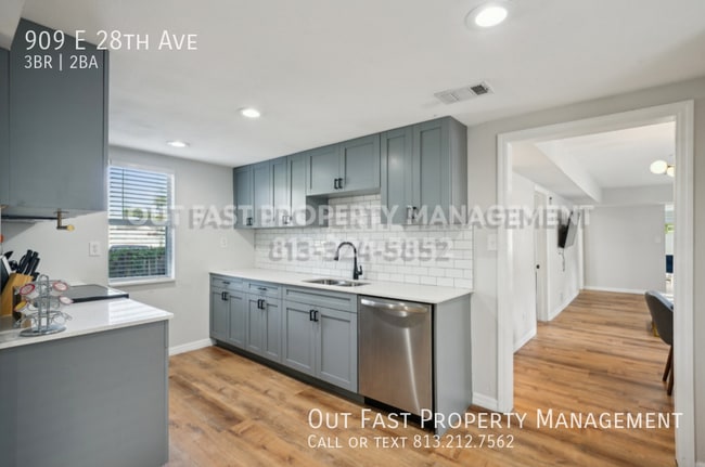 Building Photo - 909 E 28th Ave