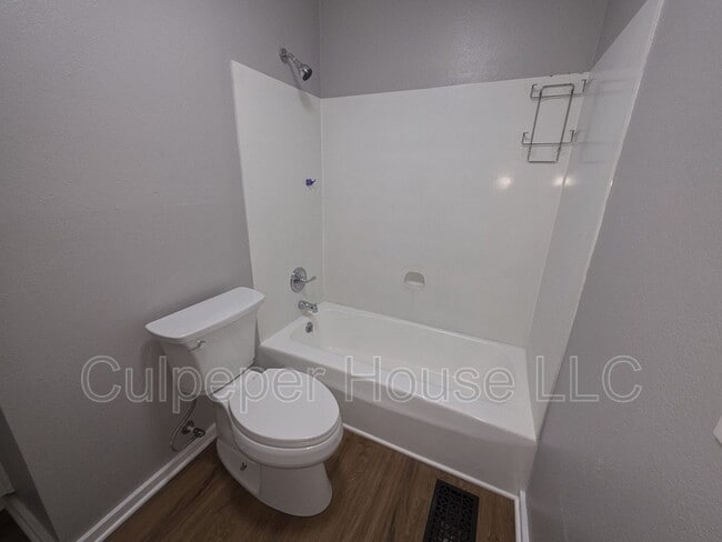 Building Photo - 3238 Van Fleet Pkwy