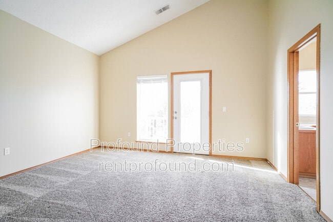 Building Photo - 2623 NE Rocky Butte Rd