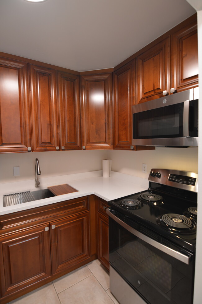 Kitchen - 3919 Adcock Ln