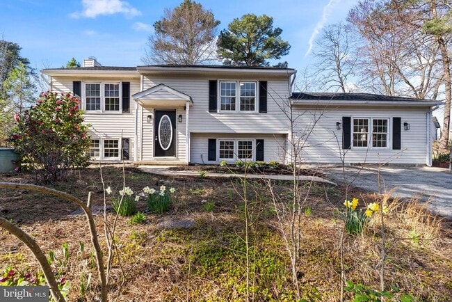 Building Photo - 46520 Rosewood Dr