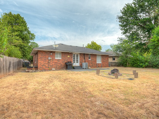 Building Photo - 1724 Churchill Way