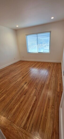 Building Photo - 54 N Mayfair Ave