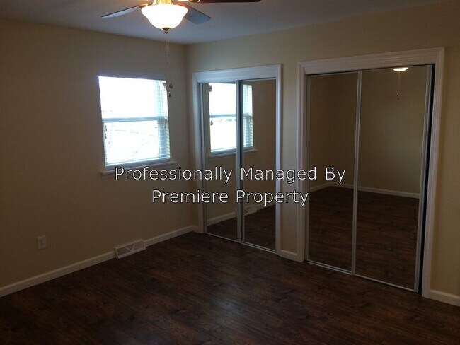 Building Photo - 1695 - 4 Bed 2 Bath Near KU MED