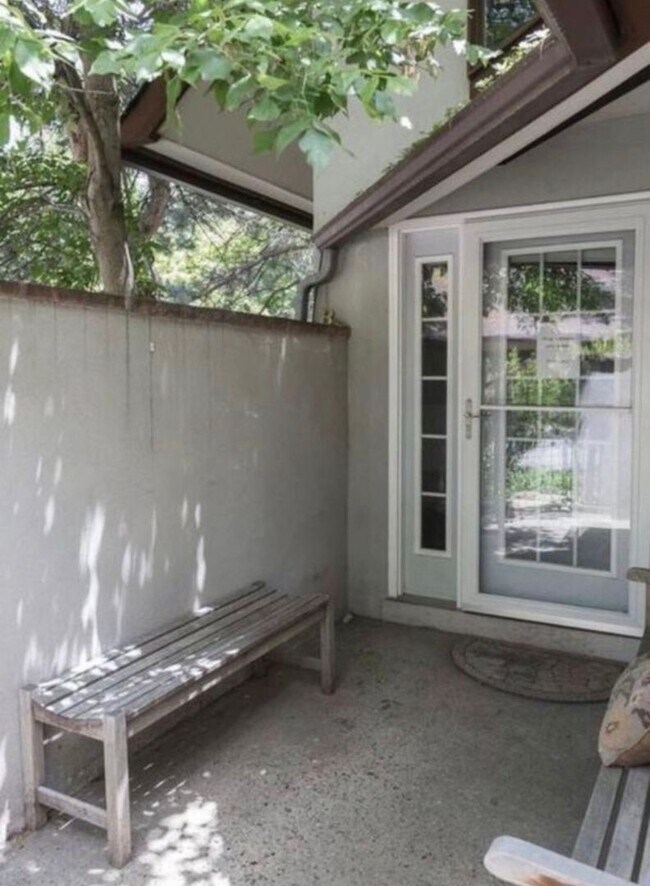 Building Photo - Prime Boulder Townhouse Near Pearl Street & Mt. Sanitas