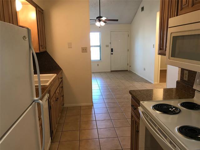 Building Photo - 28 Teakwood Ln