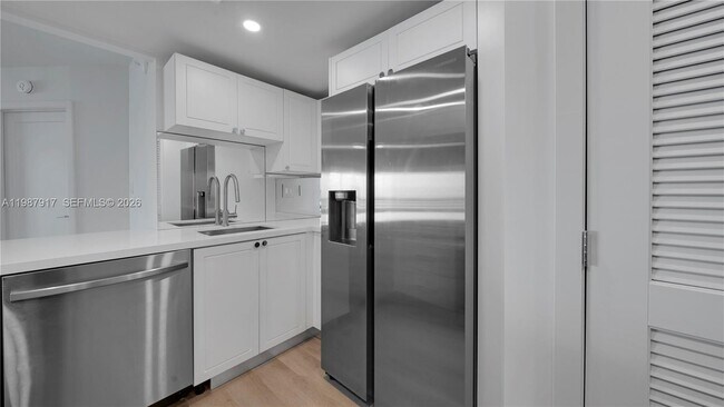 Building Photo - 555 NE 34th St