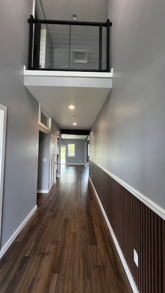 Building Photo - 1306 S Roberto Rd