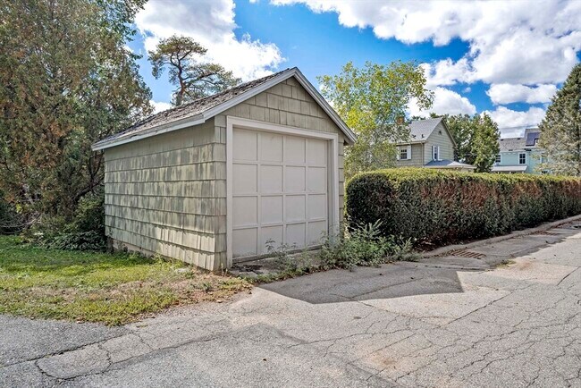 Building Photo - 84 Mt Pleasant Ave