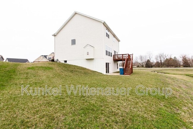 Building Photo - 2724 Ambridge Dr