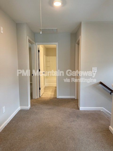 Building Photo - 30 Grand Oak Dr