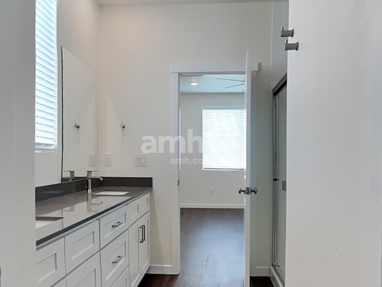 Building Photo - 1512 N Garnet Creek Ave