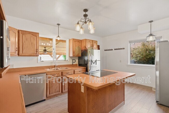 Building Photo - 541 E Beckwith Ave