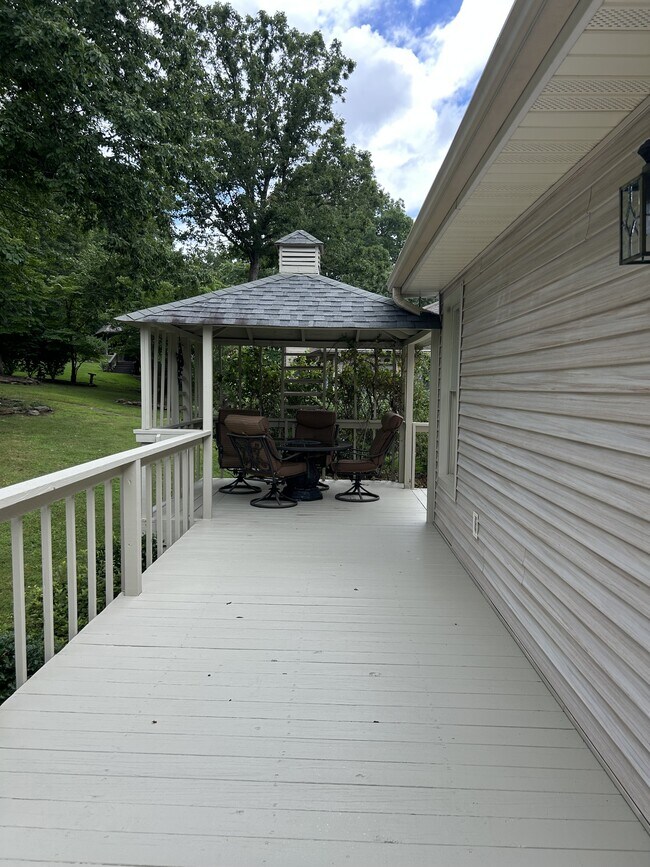 Building Photo - 203 Snead Dr