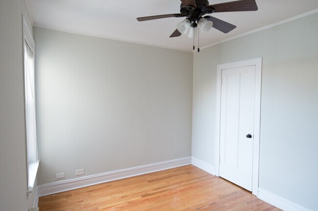 Building Photo - 4742 N Hermitage Ave