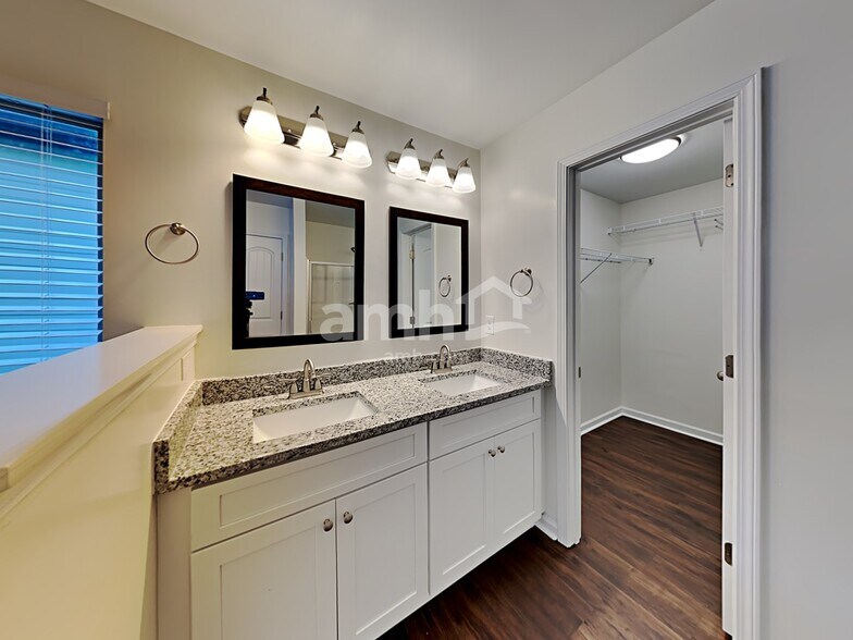 Building Photo - 977 Grenier Terrace NE