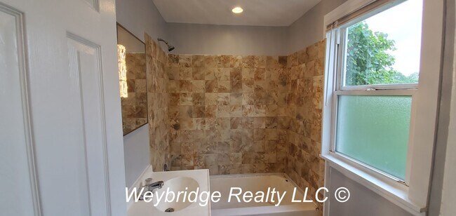 Building Photo - Spacious 3+ Bedroom Home in East Price Hill – Finished Basement & Large Backyard!