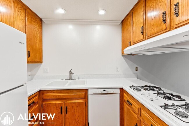 Building Photo - 7572 Amazon Dr