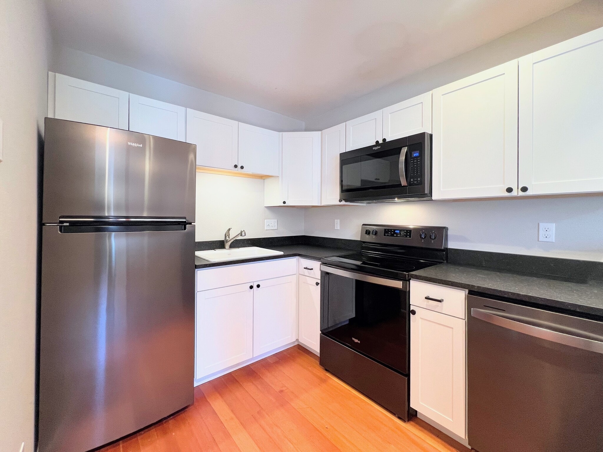 Building Photo - 1768 1/2 W 3rd Ave