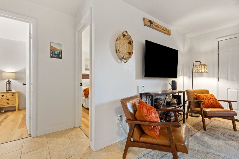 Building Photo - 661 8th Ave E N