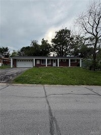 Building Photo - 713 Plaza Dr