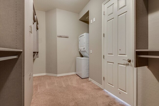 Building Photo - Stunning Summerlin Rental on Private Cul-d...