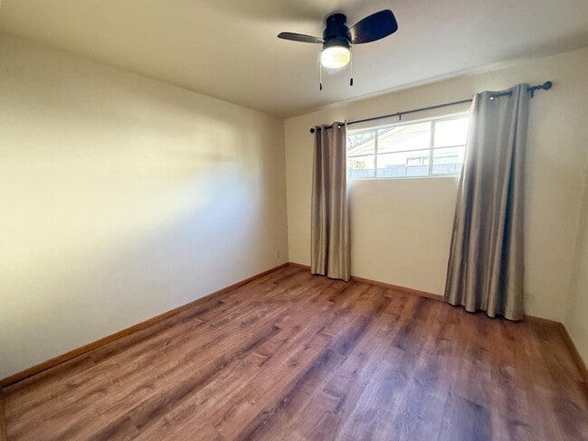 Building Photo - 1049 E 2nd Ave