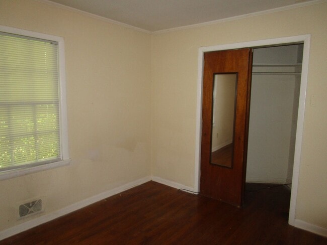 Building Photo - 3 BR, 2 BA House